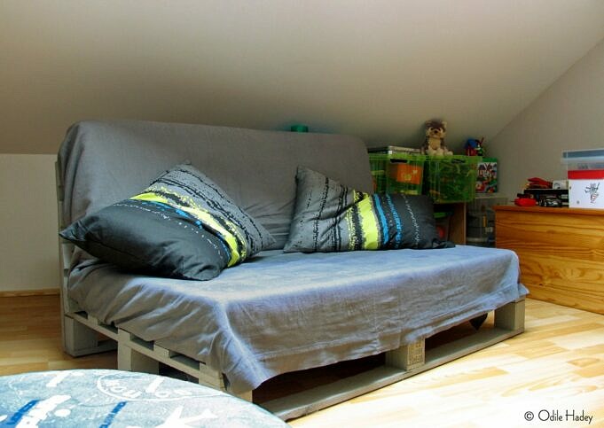 Est-ce Normal D'avoir Un Canapé Dans La Chambre ?